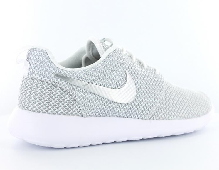 nike roshe run grise femme